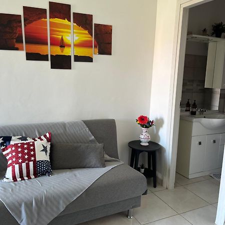 Monolocale Rosy Apartamento Fiumicino Exterior foto